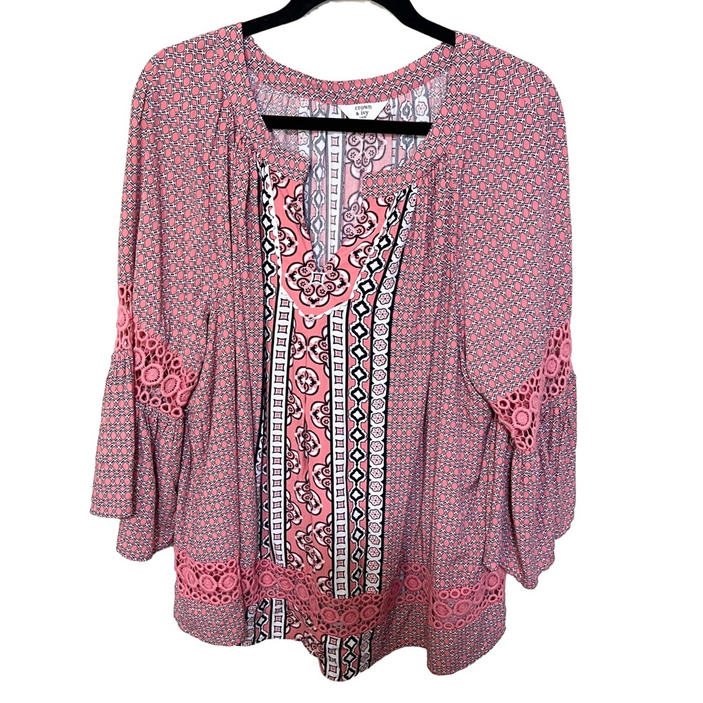 Crown & Ivy 2X Coral Pink Navy Top Geometric Bell 3/4 Sleeve Crotchet Women